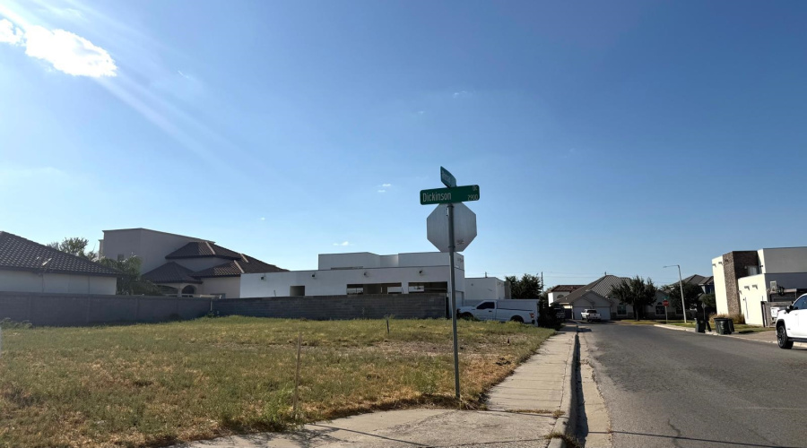 2920 Dickinson Dr, Laredo, Texas 78041, ,Land,For Sale,2920 Dickinson Dr,20264026