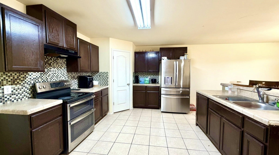 3417 Armando Pena Dr, Laredo, Texas 78046, 3 Bedrooms Bedrooms, 6 Rooms Rooms,2 BathroomsBathrooms,Residential,For Sale,3417 Armando Pena Dr,20260953