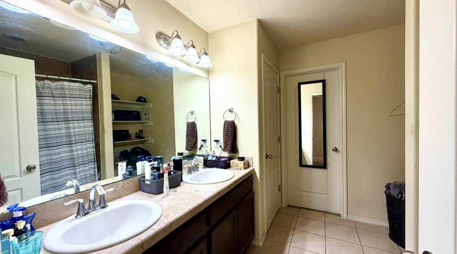3417 Armando Pena Dr, Laredo, Texas 78046, 3 Bedrooms Bedrooms, 6 Rooms Rooms,2 BathroomsBathrooms,Residential,For Sale,3417 Armando Pena Dr,20260953