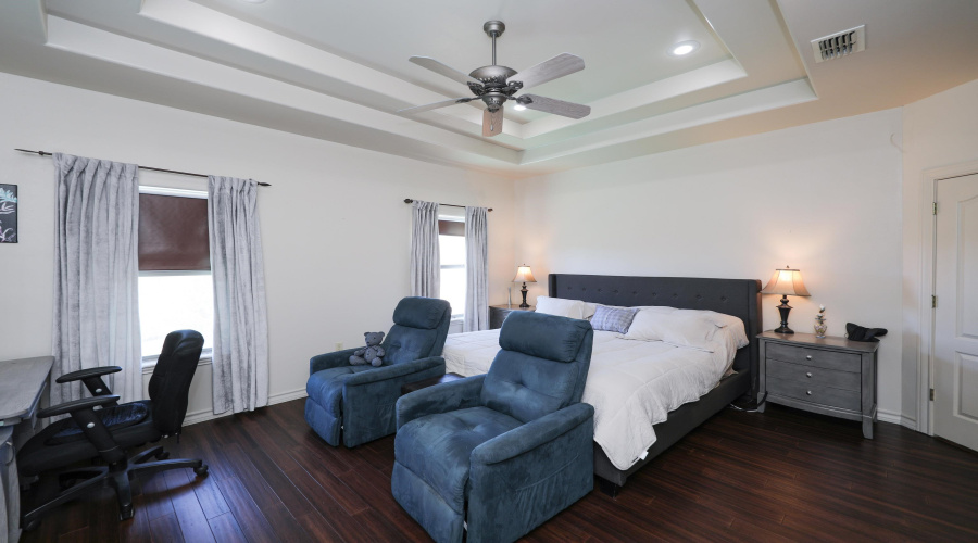 103 Yellowstone Lake Dr, Laredo, Texas 78041, 3 Bedrooms Bedrooms, 7 Rooms Rooms,2 BathroomsBathrooms,Residential,For Sale,103 Yellowstone Lake Dr,20264007