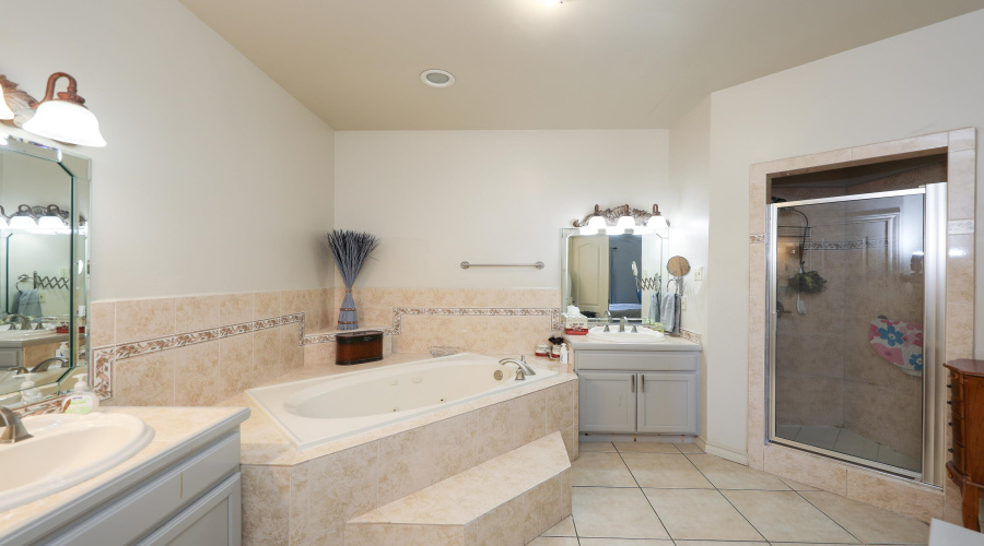 103 Yellowstone Lake Dr, Laredo, Texas 78041, 3 Bedrooms Bedrooms, 7 Rooms Rooms,2 BathroomsBathrooms,Residential,For Sale,103 Yellowstone Lake Dr,20264007