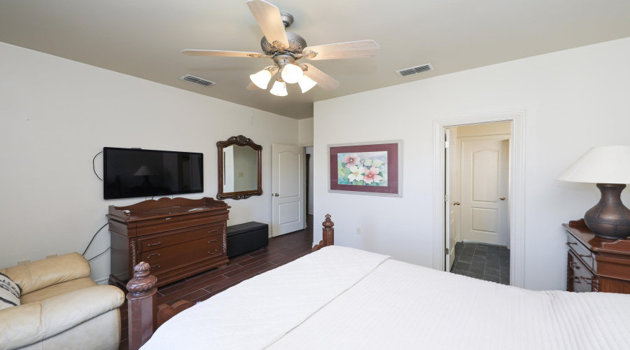 103 Yellowstone Lake Dr, Laredo, Texas 78041, 3 Bedrooms Bedrooms, 7 Rooms Rooms,2 BathroomsBathrooms,Residential,For Sale,103 Yellowstone Lake Dr,20264007