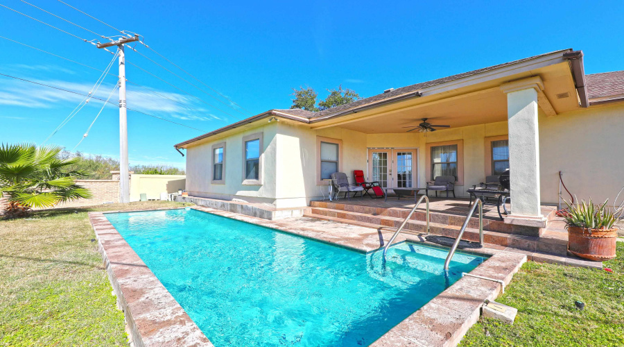 103 Yellowstone Lake Dr, Laredo, Texas 78041, 3 Bedrooms Bedrooms, 7 Rooms Rooms,2 BathroomsBathrooms,Residential,For Sale,103 Yellowstone Lake Dr,20264007