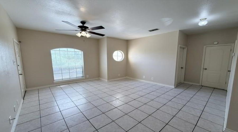 1420 Musser St, Laredo, Texas 78040, 2 Bedrooms Bedrooms, 4 Rooms Rooms,1 BathroomBathrooms,Residential,For Rent,1420 Musser St,20264010