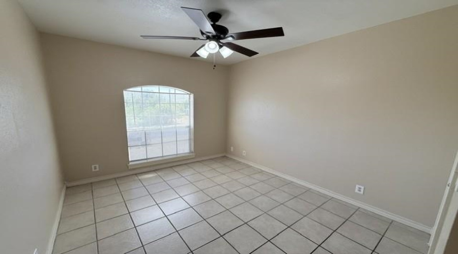 1420 Musser St, Laredo, Texas 78040, 2 Bedrooms Bedrooms, 4 Rooms Rooms,1 BathroomBathrooms,Residential,For Rent,1420 Musser St,20264010