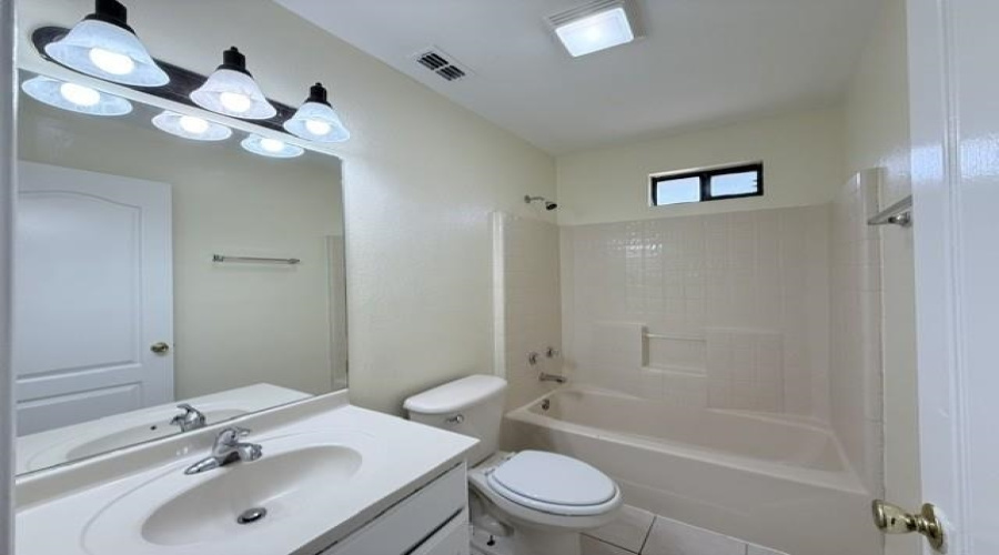 4515 Elizabeth Ave, Laredo, Texas 78046, 3 Bedrooms Bedrooms, 6 Rooms Rooms,2 BathroomsBathrooms,Residential,For Rent,4515 Elizabeth Ave,20264011