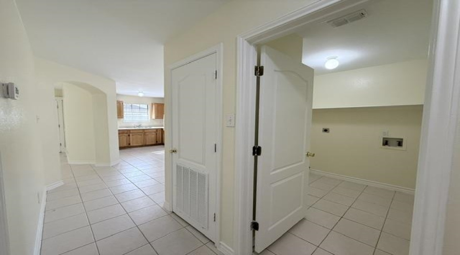 4515 Elizabeth Ave, Laredo, Texas 78046, 3 Bedrooms Bedrooms, 6 Rooms Rooms,2 BathroomsBathrooms,Residential,For Rent,4515 Elizabeth Ave,20264011