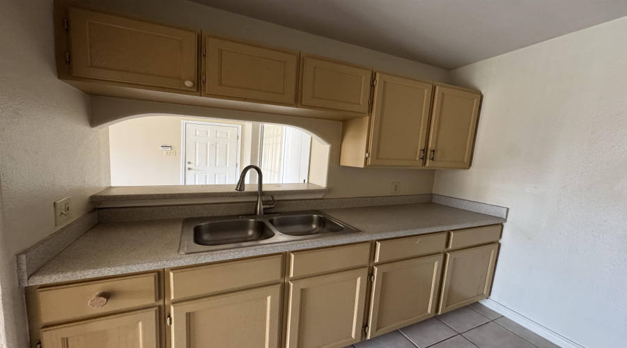 1752 Tiara Trl, Laredo, Texas 78041, 2 Bedrooms Bedrooms, 5 Rooms Rooms,2 BathroomsBathrooms,Residential,For Rent,1752 Tiara Trl,20264012