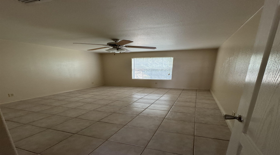 1752 Tiara Trl, Laredo, Texas 78041, 2 Bedrooms Bedrooms, 5 Rooms Rooms,2 BathroomsBathrooms,Residential,For Rent,1752 Tiara Trl,20264012