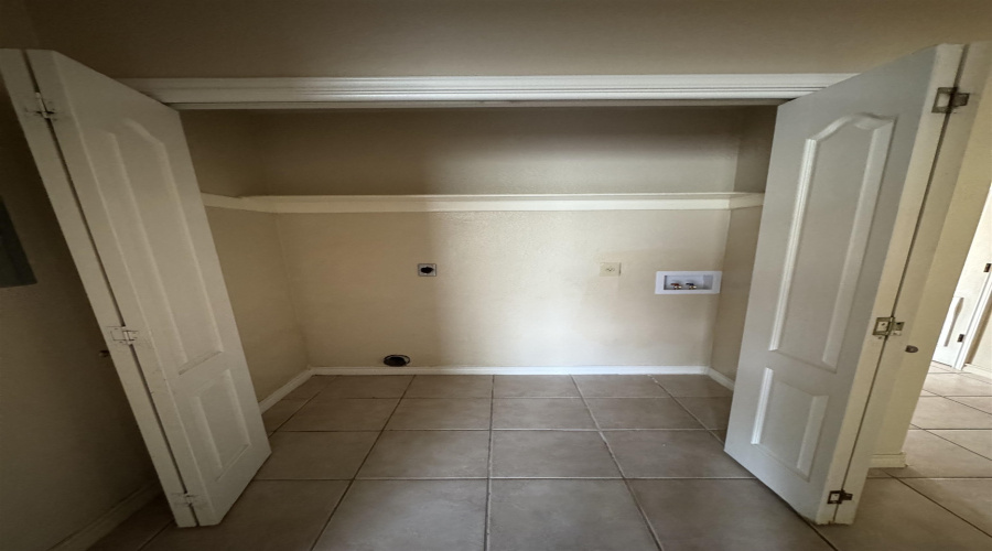 1752 Tiara Trl, Laredo, Texas 78041, 2 Bedrooms Bedrooms, 5 Rooms Rooms,2 BathroomsBathrooms,Residential,For Rent,1752 Tiara Trl,20264012