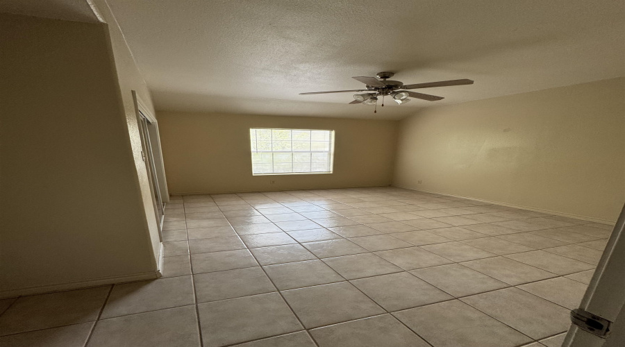 1752 Tiara Trl, Laredo, Texas 78041, 2 Bedrooms Bedrooms, 5 Rooms Rooms,2 BathroomsBathrooms,Residential,For Rent,1752 Tiara Trl,20264012