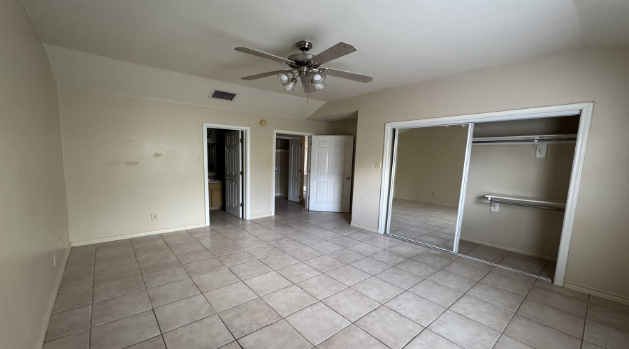 1752 Tiara Trl, Laredo, Texas 78041, 2 Bedrooms Bedrooms, 5 Rooms Rooms,2 BathroomsBathrooms,Residential,For Rent,1752 Tiara Trl,20264012