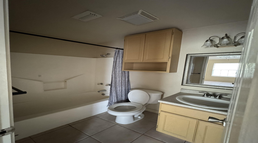 1752 Tiara Trl, Laredo, Texas 78041, 2 Bedrooms Bedrooms, 5 Rooms Rooms,2 BathroomsBathrooms,Residential,For Rent,1752 Tiara Trl,20264012
