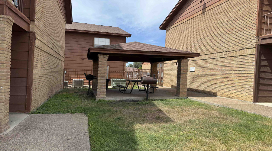 1752 Tiara Trl, Laredo, Texas 78041, 2 Bedrooms Bedrooms, 5 Rooms Rooms,2 BathroomsBathrooms,Residential,For Rent,1752 Tiara Trl,20264012
