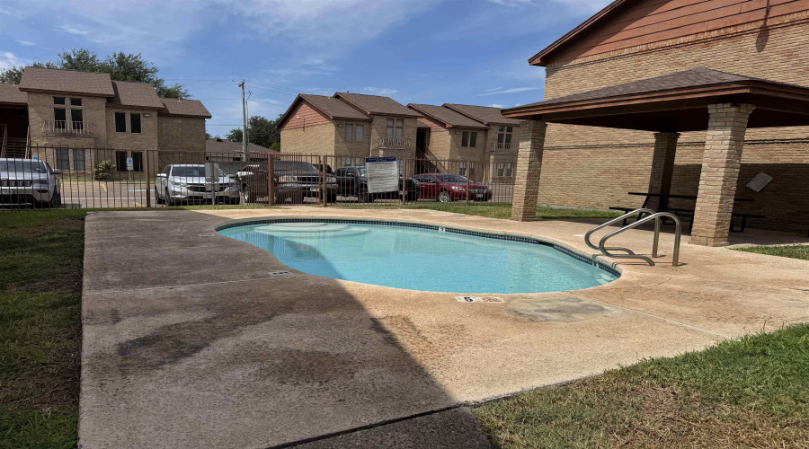 1752 Tiara Trl, Laredo, Texas 78041, 2 Bedrooms Bedrooms, 5 Rooms Rooms,2 BathroomsBathrooms,Residential,For Rent,1752 Tiara Trl,20264012