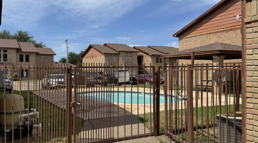 1752 Tiara Trl, Laredo, Texas 78041, 2 Bedrooms Bedrooms, 5 Rooms Rooms,2 BathroomsBathrooms,Residential,For Rent,1752 Tiara Trl,20264012