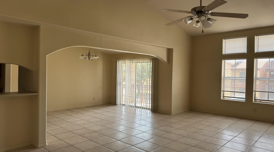 1752 Tiara Trl, Laredo, Texas 78041, 2 Bedrooms Bedrooms, 5 Rooms Rooms,2 BathroomsBathrooms,Residential,For Rent,1752 Tiara Trl,20264012