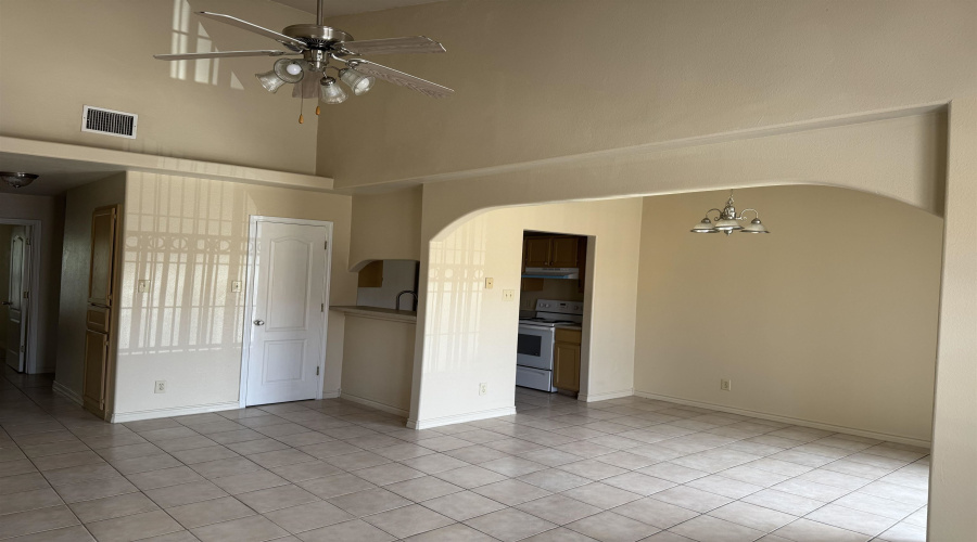 1752 Tiara Trl, Laredo, Texas 78041, 2 Bedrooms Bedrooms, 5 Rooms Rooms,2 BathroomsBathrooms,Residential,For Rent,1752 Tiara Trl,20264012