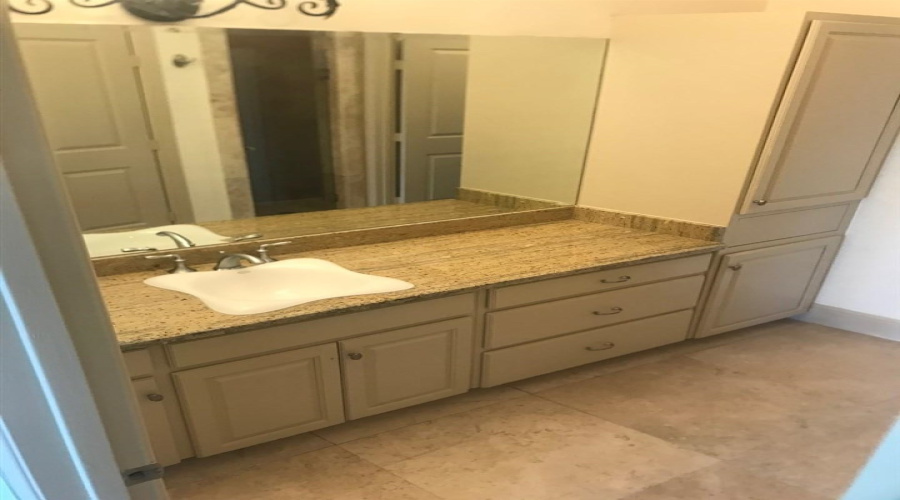 2110 Bermuda Dr, Laredo, Texas 78045, 3 Bedrooms Bedrooms, 7 Rooms Rooms,4 BathroomsBathrooms,Residential,For Rent,2110 Bermuda Dr,20264013