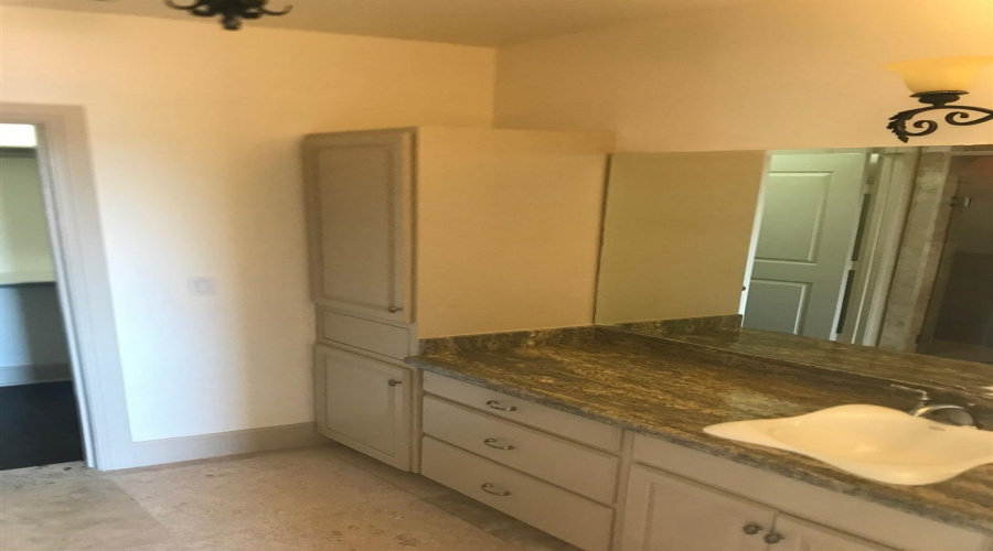 2110 Bermuda Dr, Laredo, Texas 78045, 3 Bedrooms Bedrooms, 7 Rooms Rooms,4 BathroomsBathrooms,Residential,For Rent,2110 Bermuda Dr,20264013