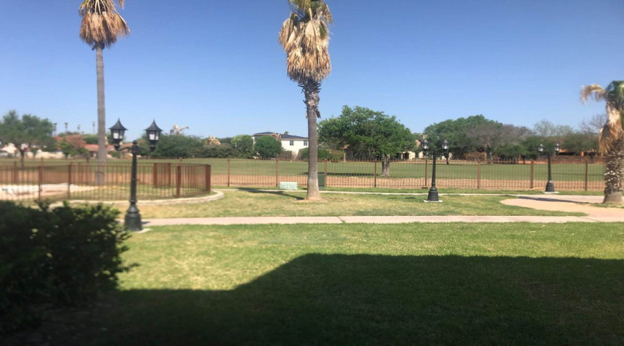 2110 Bermuda Dr, Laredo, Texas 78045, 3 Bedrooms Bedrooms, 7 Rooms Rooms,4 BathroomsBathrooms,Residential,For Rent,2110 Bermuda Dr,20264013