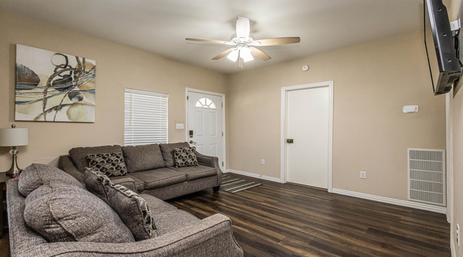 1202 N Center, San Antonio, Texas 78202, 3 Bedrooms Bedrooms, 7 Rooms Rooms,2 BathroomsBathrooms,Residential,For Rent,1202 N Center,20264014
