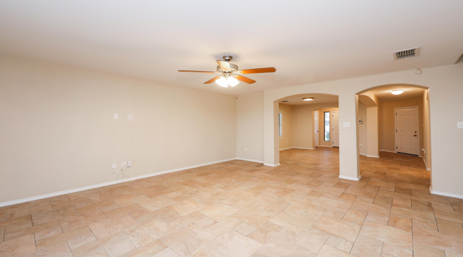 10510 Twilight Dr, Laredo, Texas 78045, 4 Bedrooms Bedrooms, 8 Rooms Rooms,3 BathroomsBathrooms,Residential,For Sale,10510 Twilight Dr,20264015