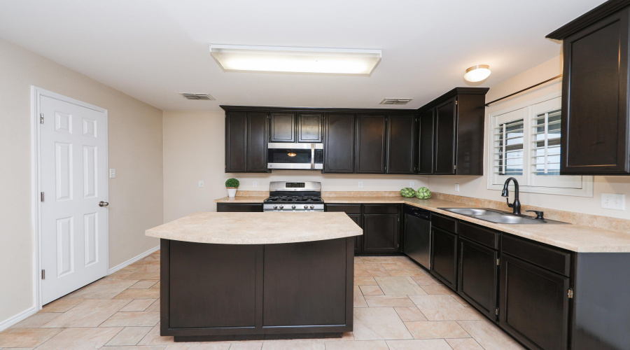 10510 Twilight Dr, Laredo, Texas 78045, 4 Bedrooms Bedrooms, 8 Rooms Rooms,3 BathroomsBathrooms,Residential,For Sale,10510 Twilight Dr,20264015