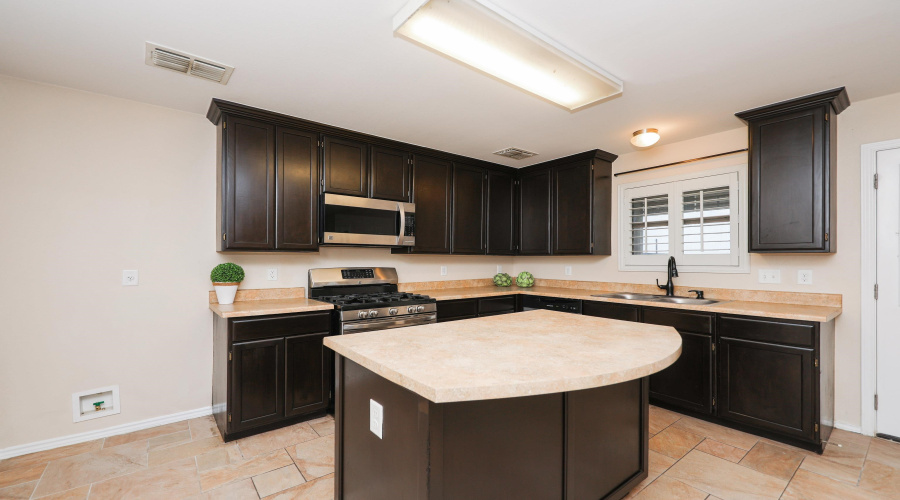 10510 Twilight Dr, Laredo, Texas 78045, 4 Bedrooms Bedrooms, 8 Rooms Rooms,3 BathroomsBathrooms,Residential,For Sale,10510 Twilight Dr,20264015