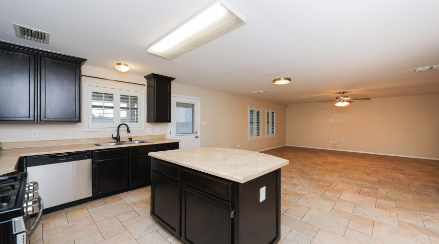 10510 Twilight Dr, Laredo, Texas 78045, 4 Bedrooms Bedrooms, 8 Rooms Rooms,3 BathroomsBathrooms,Residential,For Sale,10510 Twilight Dr,20264015