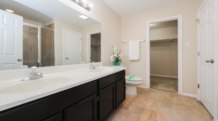 10510 Twilight Dr, Laredo, Texas 78045, 4 Bedrooms Bedrooms, 8 Rooms Rooms,3 BathroomsBathrooms,Residential,For Sale,10510 Twilight Dr,20264015