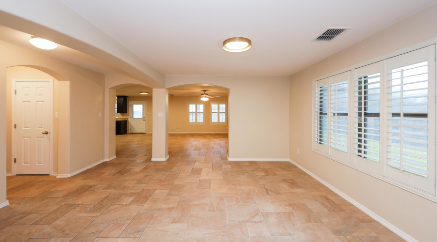 10510 Twilight Dr, Laredo, Texas 78045, 4 Bedrooms Bedrooms, 8 Rooms Rooms,3 BathroomsBathrooms,Residential,For Sale,10510 Twilight Dr,20264015