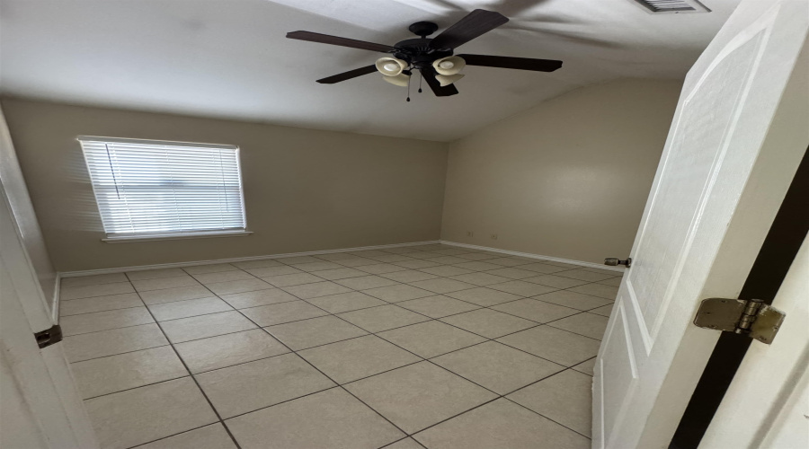 9809 Sterling St., Laredo, Texas 78045, 3 Bedrooms Bedrooms, 7 Rooms Rooms,2 BathroomsBathrooms,Residential,For Rent,9809 Sterling St.,20264016