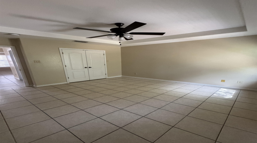 9809 Sterling St., Laredo, Texas 78045, 3 Bedrooms Bedrooms, 7 Rooms Rooms,2 BathroomsBathrooms,Residential,For Rent,9809 Sterling St.,20264016