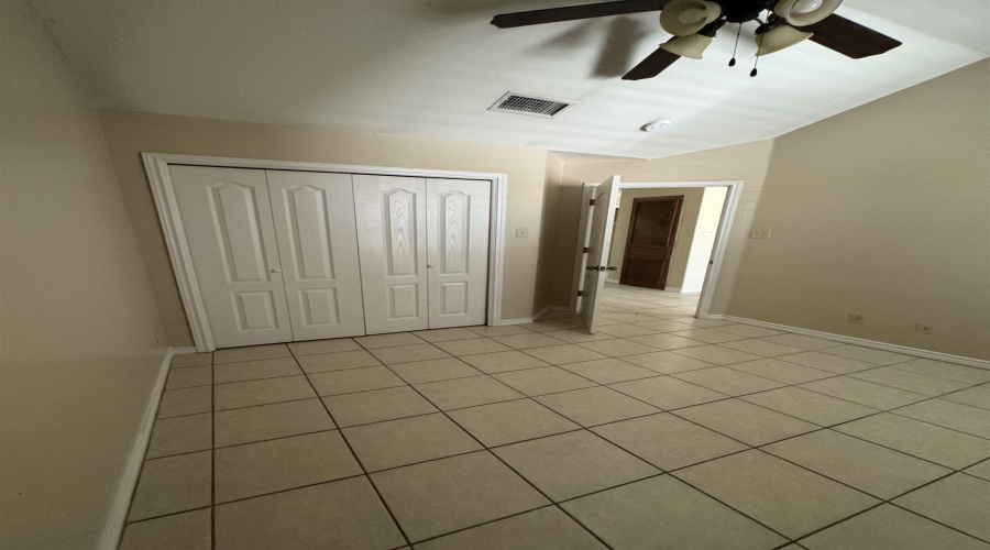 9809 Sterling St., Laredo, Texas 78045, 3 Bedrooms Bedrooms, 7 Rooms Rooms,2 BathroomsBathrooms,Residential,For Rent,9809 Sterling St.,20264016