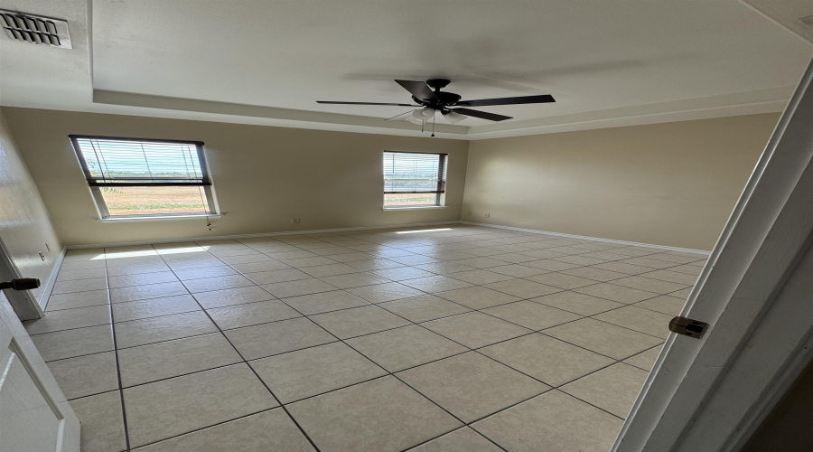 9809 Sterling St., Laredo, Texas 78045, 3 Bedrooms Bedrooms, 7 Rooms Rooms,2 BathroomsBathrooms,Residential,For Rent,9809 Sterling St.,20264016