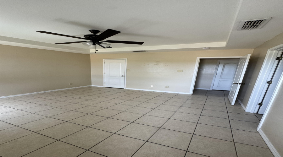 9809 Sterling St., Laredo, Texas 78045, 3 Bedrooms Bedrooms, 7 Rooms Rooms,2 BathroomsBathrooms,Residential,For Rent,9809 Sterling St.,20264016