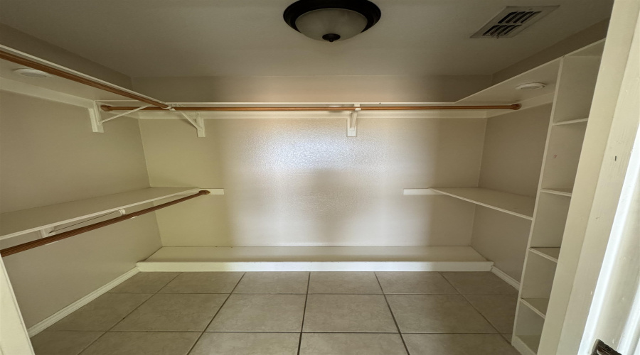 9809 Sterling St., Laredo, Texas 78045, 3 Bedrooms Bedrooms, 7 Rooms Rooms,2 BathroomsBathrooms,Residential,For Rent,9809 Sterling St.,20264016