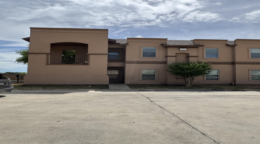 9809 Sterling St., Laredo, Texas 78045, 3 Bedrooms Bedrooms, 7 Rooms Rooms,2 BathroomsBathrooms,Residential,For Rent,9809 Sterling St.,20264016