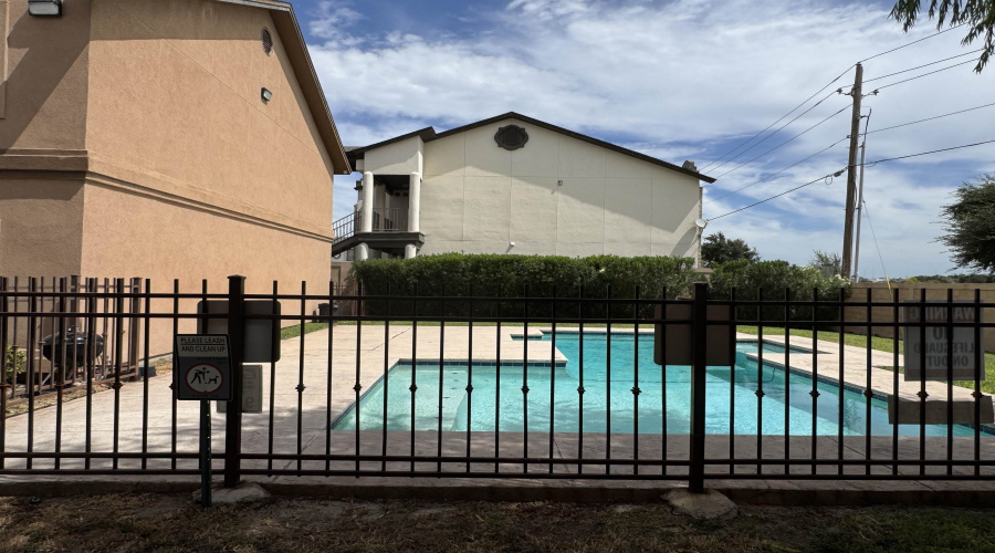 9809 Sterling St., Laredo, Texas 78045, 3 Bedrooms Bedrooms, 7 Rooms Rooms,2 BathroomsBathrooms,Residential,For Rent,9809 Sterling St.,20264016