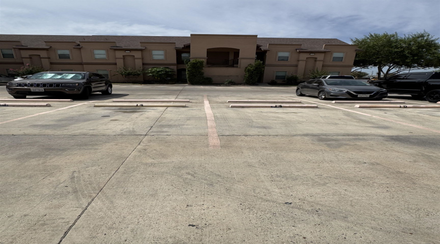 9809 Sterling St., Laredo, Texas 78045, 3 Bedrooms Bedrooms, 7 Rooms Rooms,2 BathroomsBathrooms,Residential,For Rent,9809 Sterling St.,20264016