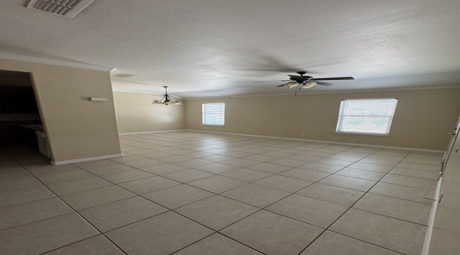 9809 Sterling St., Laredo, Texas 78045, 3 Bedrooms Bedrooms, 7 Rooms Rooms,2 BathroomsBathrooms,Residential,For Rent,9809 Sterling St.,20264016