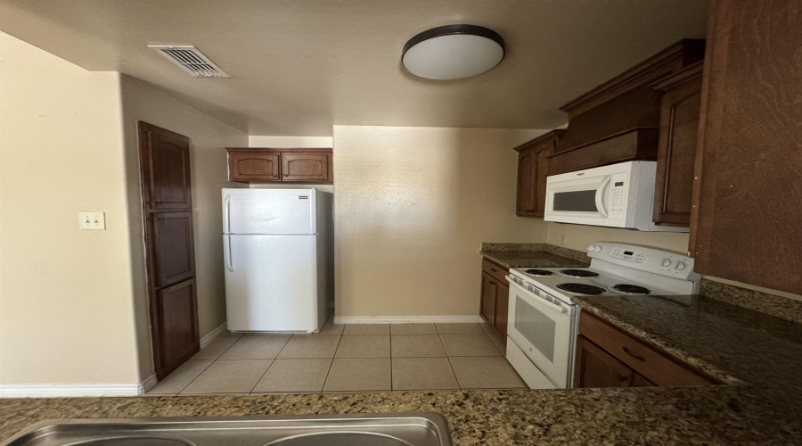 9809 Sterling St., Laredo, Texas 78045, 3 Bedrooms Bedrooms, 7 Rooms Rooms,2 BathroomsBathrooms,Residential,For Rent,9809 Sterling St.,20264016