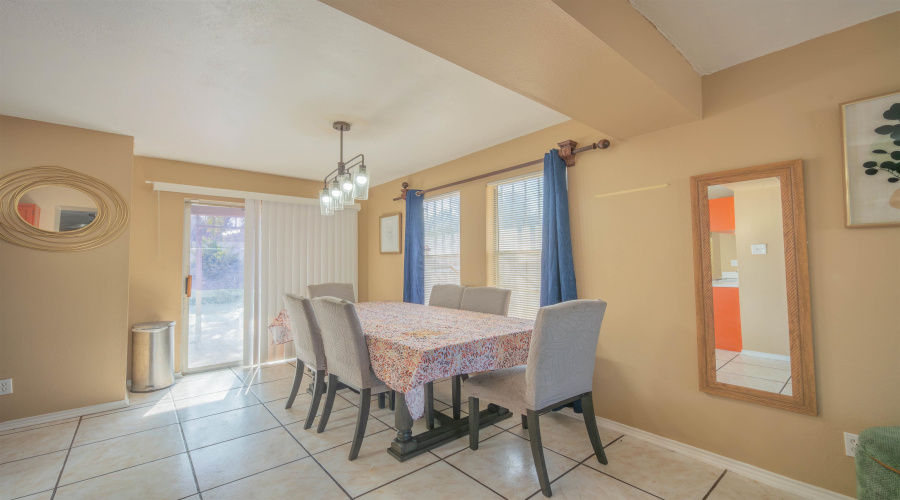 1221 Eisenhower Dr, Laredo, Texas 78046-5901, 3 Bedrooms Bedrooms, 6 Rooms Rooms,3 BathroomsBathrooms,Residential,For Sale,1221 Eisenhower Dr,20264021