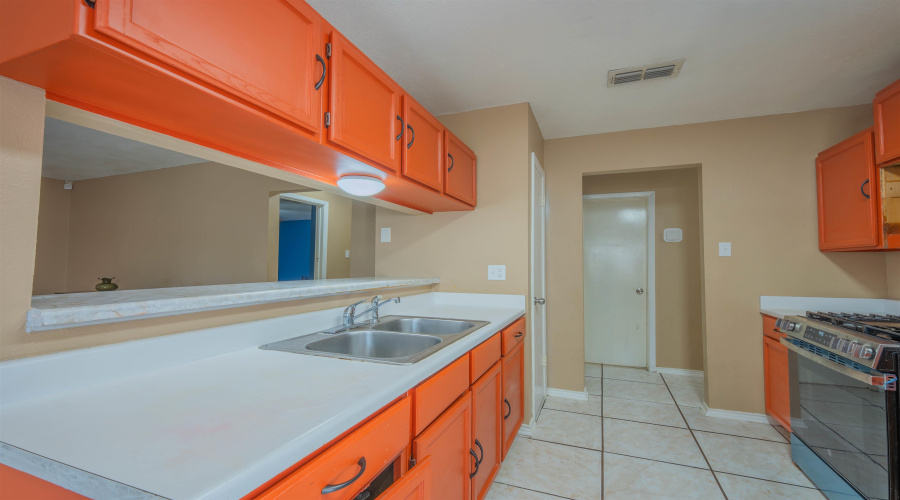 1221 Eisenhower Dr, Laredo, Texas 78046-5901, 3 Bedrooms Bedrooms, 6 Rooms Rooms,3 BathroomsBathrooms,Residential,For Sale,1221 Eisenhower Dr,20264021