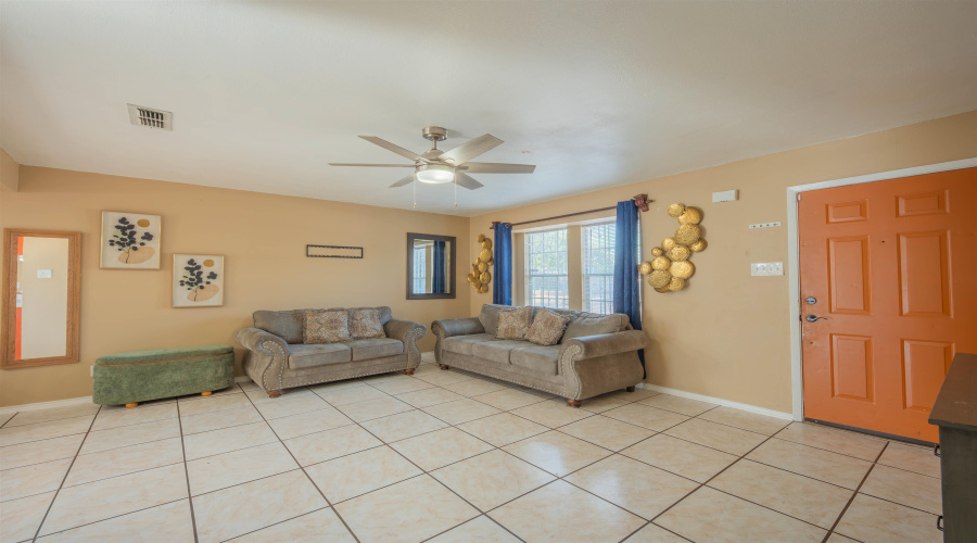 1221 Eisenhower Dr, Laredo, Texas 78046-5901, 3 Bedrooms Bedrooms, 6 Rooms Rooms,3 BathroomsBathrooms,Residential,For Sale,1221 Eisenhower Dr,20264021