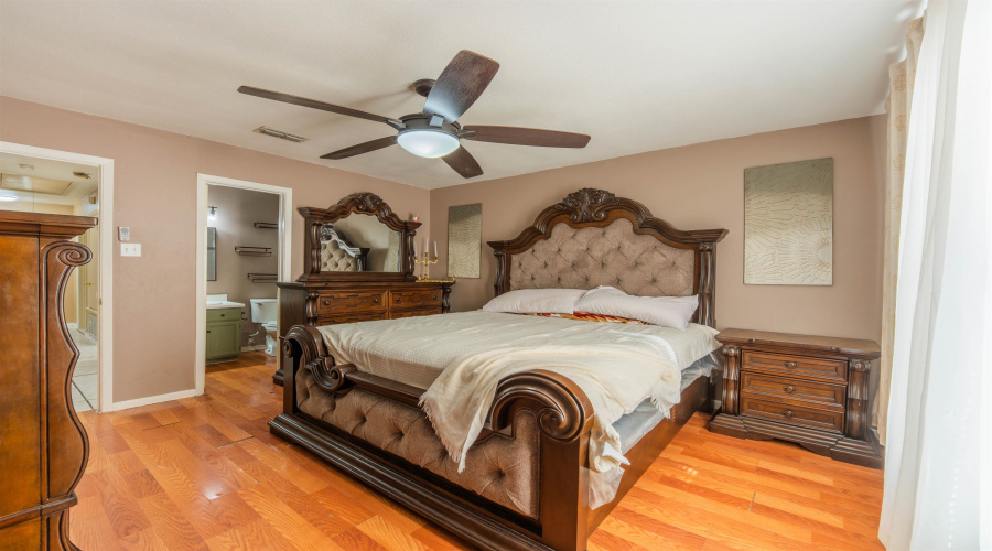 1221 Eisenhower Dr, Laredo, Texas 78046-5901, 3 Bedrooms Bedrooms, 6 Rooms Rooms,3 BathroomsBathrooms,Residential,For Sale,1221 Eisenhower Dr,20264021