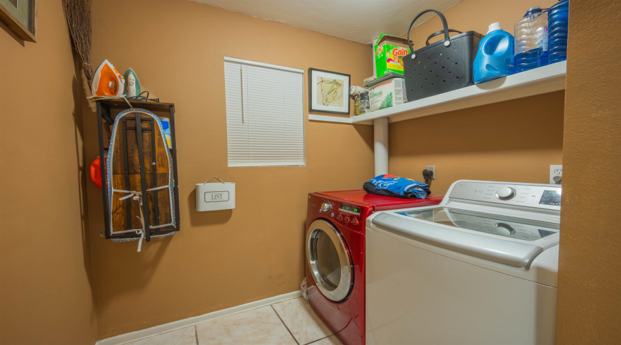 1221 Eisenhower Dr, Laredo, Texas 78046-5901, 3 Bedrooms Bedrooms, 6 Rooms Rooms,3 BathroomsBathrooms,Residential,For Sale,1221 Eisenhower Dr,20264021