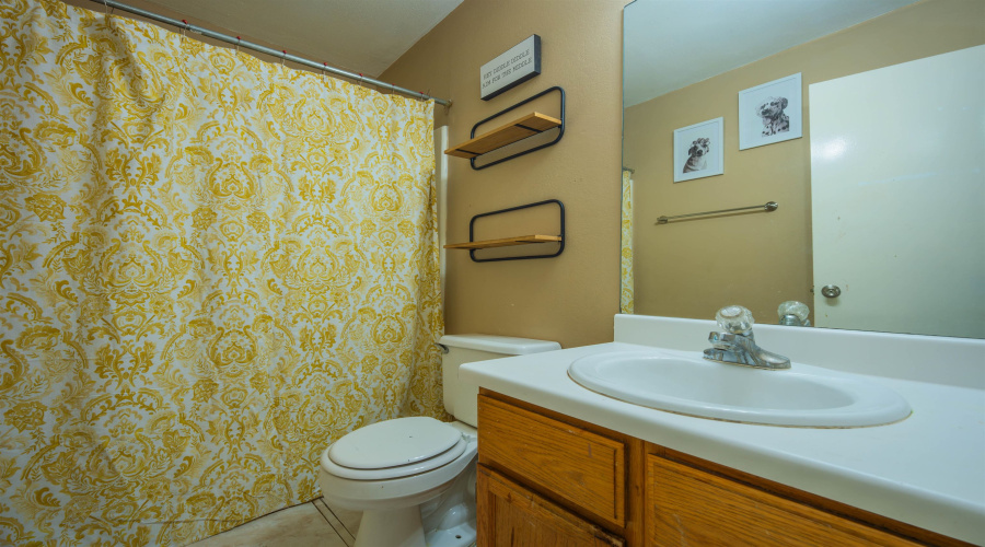 1221 Eisenhower Dr, Laredo, Texas 78046-5901, 3 Bedrooms Bedrooms, 6 Rooms Rooms,3 BathroomsBathrooms,Residential,For Sale,1221 Eisenhower Dr,20264021