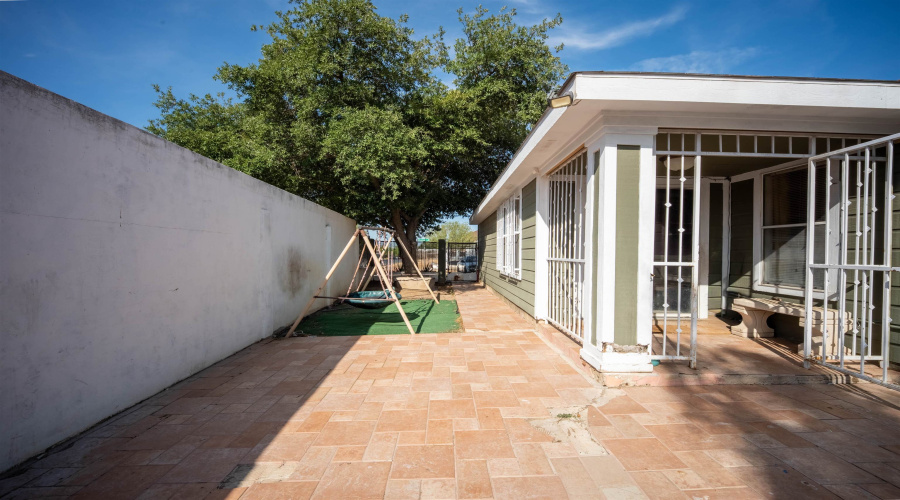 1221 Eisenhower Dr, Laredo, Texas 78046-5901, 3 Bedrooms Bedrooms, 6 Rooms Rooms,3 BathroomsBathrooms,Residential,For Sale,1221 Eisenhower Dr,20264021